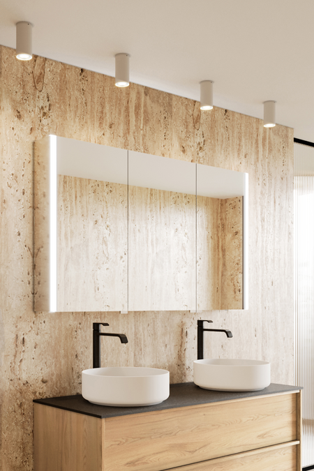 Three door mirror cabinet with surface lighting Modena Q02